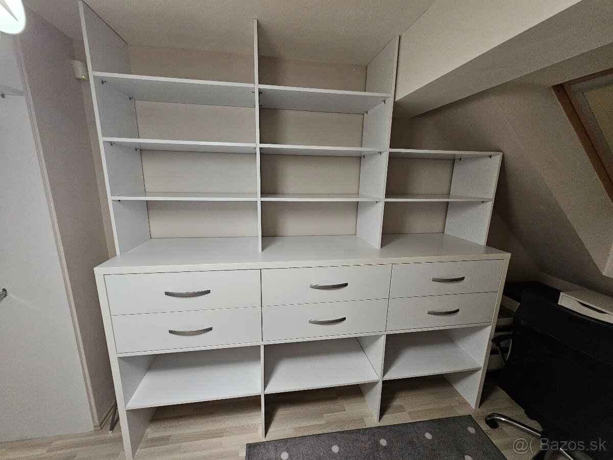 Vstavaná skriňa - šatníková