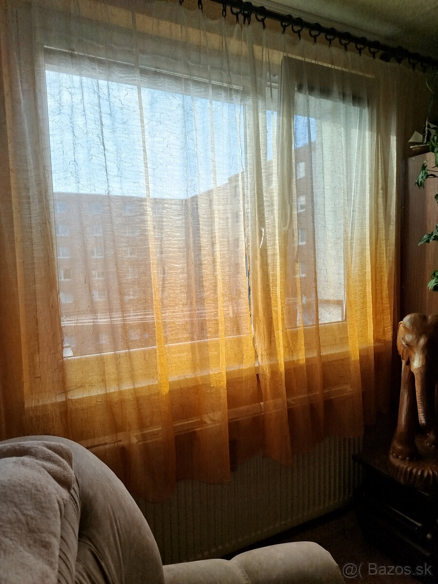 Oranzova zaclona, garniž