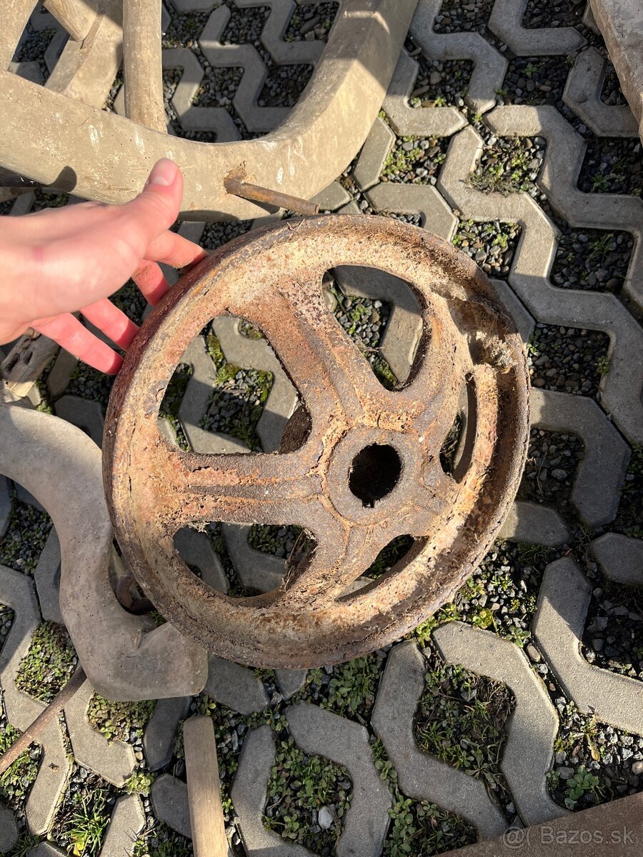 Koleso pásový traktor DT 75