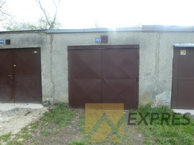 RK EXPRES - REZERVOVANÁ garáž v Handlovej, ul Mier. námestie