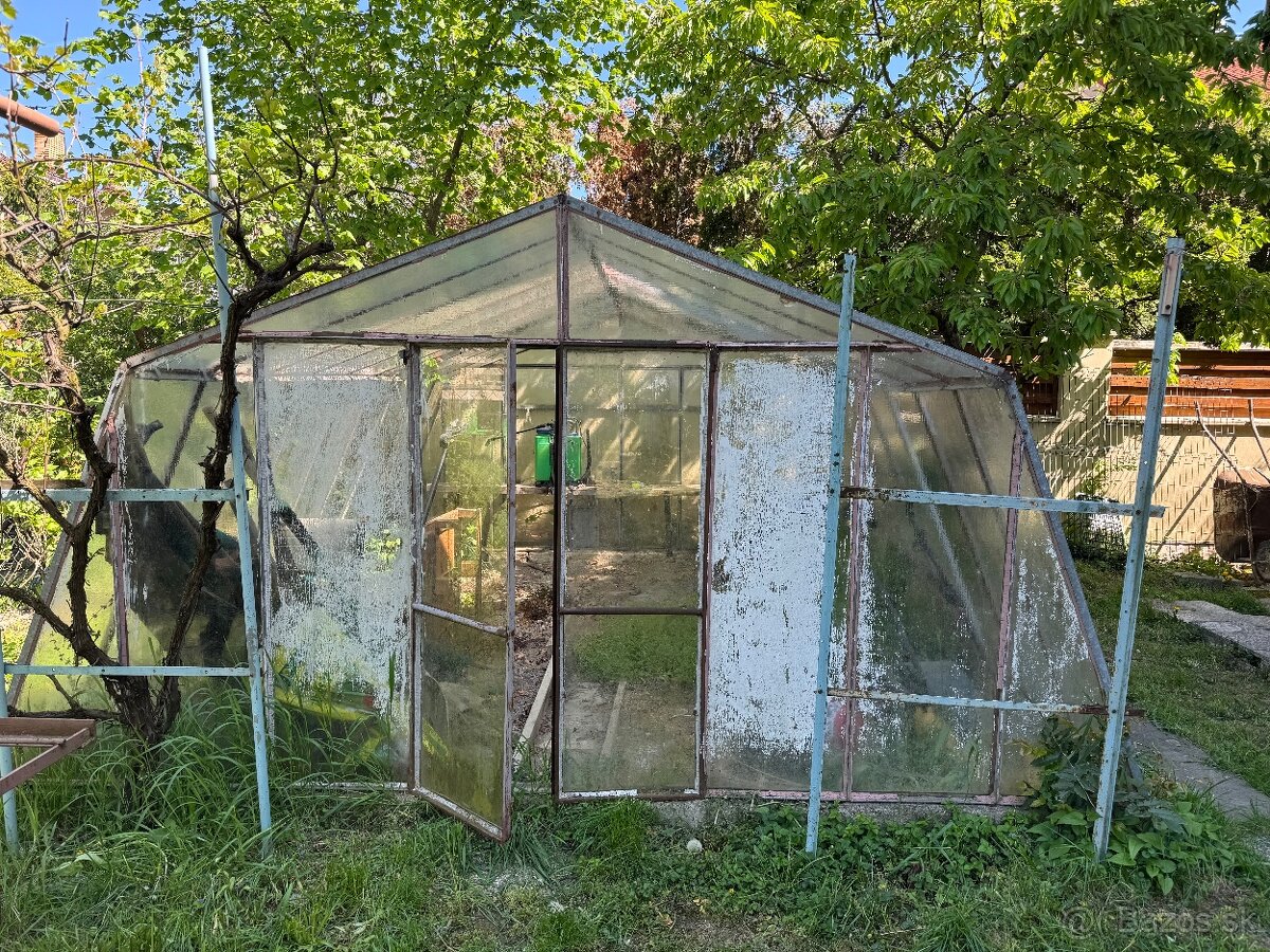 Predam hlinikovy srubovany sklenik 3x4m