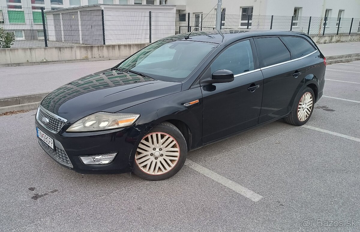 Ford Mondeo Combi 2.0 TDCi Titanium, displej Convers+