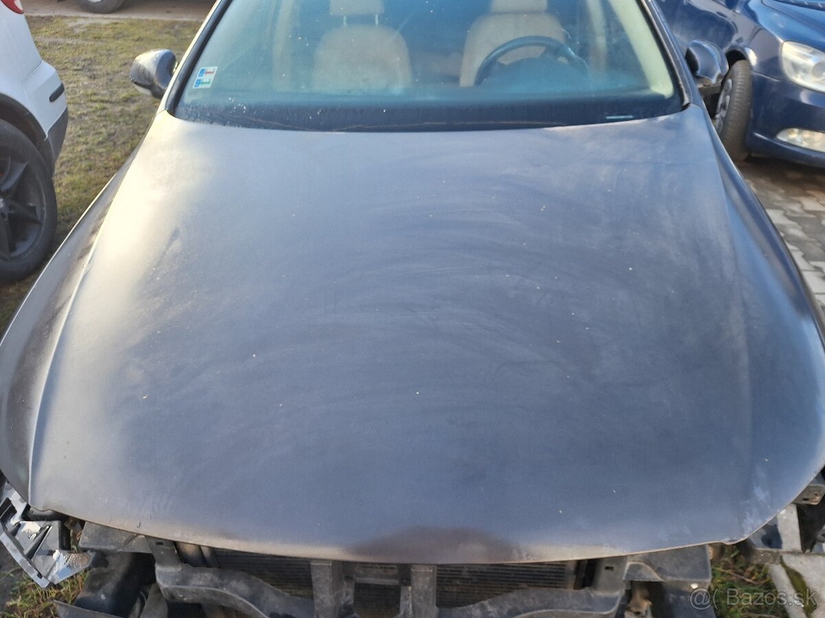 Predám prednú kapotu na VW passat b6