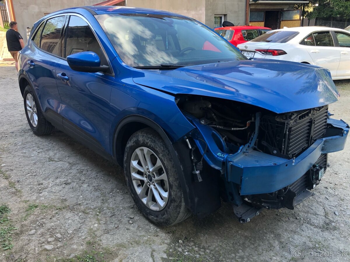 Escape / Kuga / 2021 / mierne poškodené