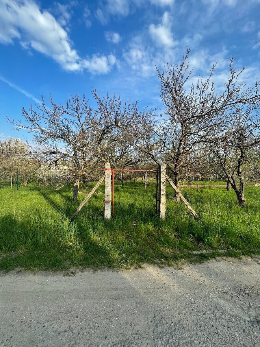 Na predaj stavebný pozemok o výmere 408m2 v meste Vrbové