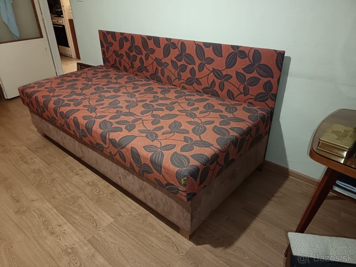 Postel (valenda s perinákom)