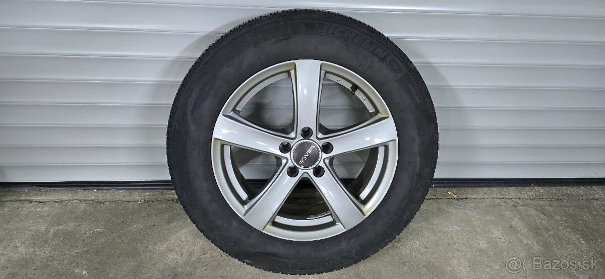 Zimne pneu 215/65 R17 na diskoch