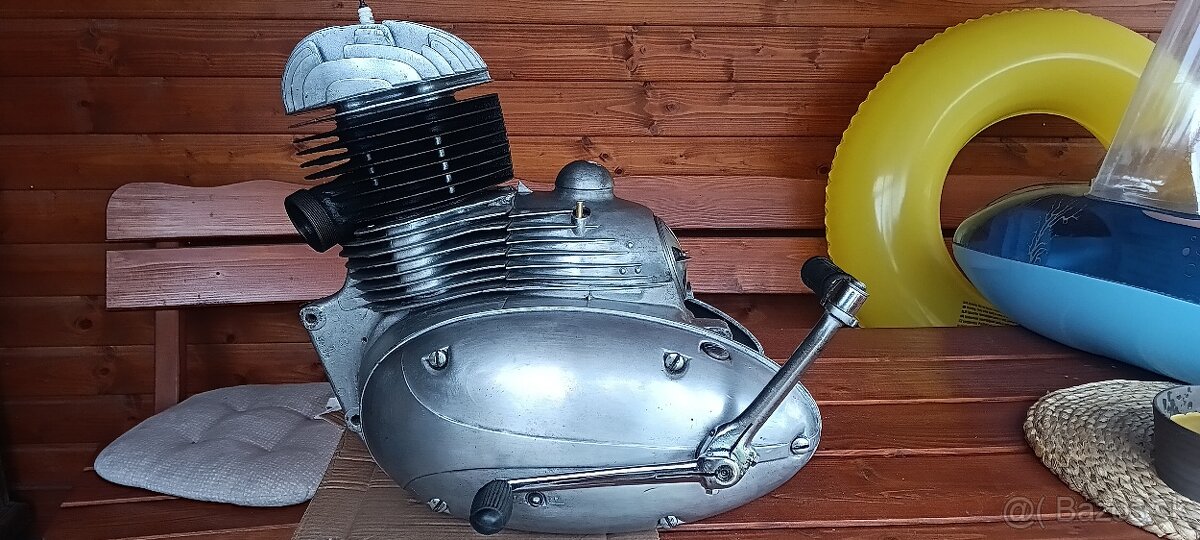Motor jawa perak 250 zbrojovka