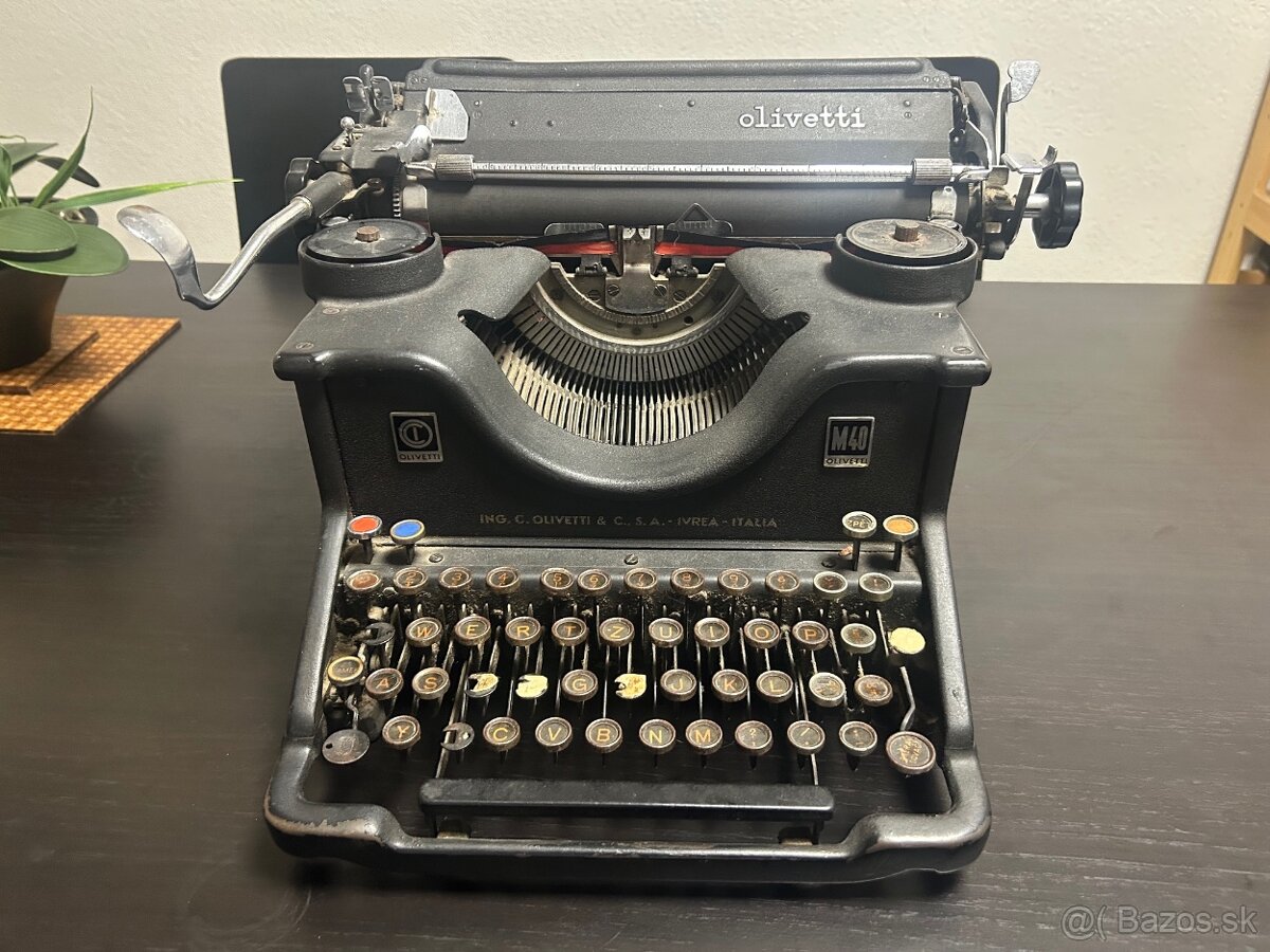 Pisací stroj Olivetti M40 z roku 1930