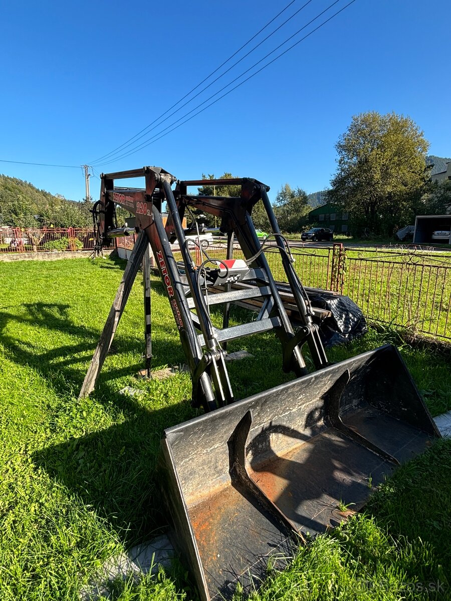 Čelný nakladač Zetor Forterra, Trac - lift 220