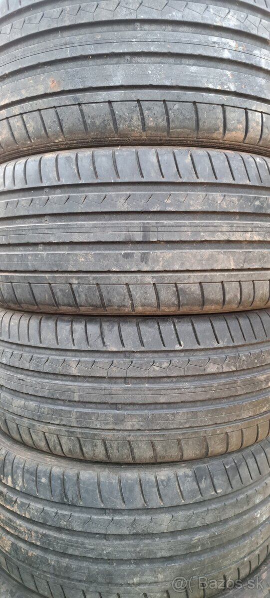Predam letne pneu Dunlop 225/40 ZR 18 92 Y