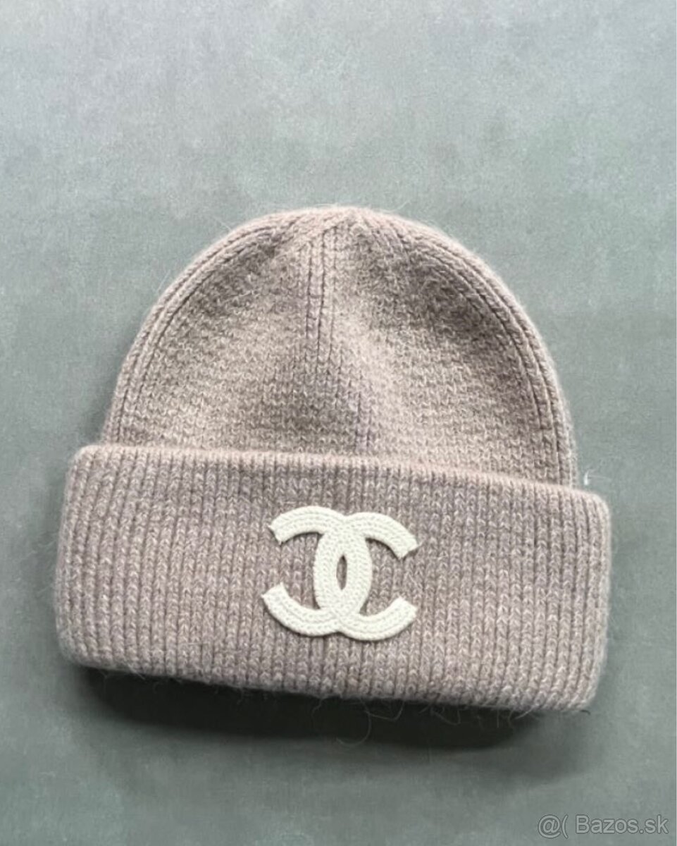 Krásna zimná čiapka značky Coco Chanel