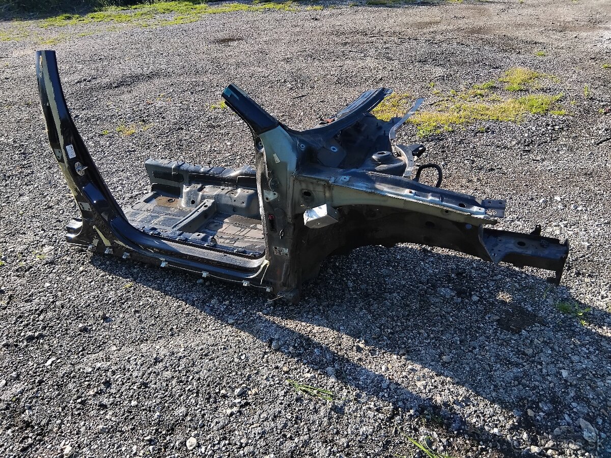 Passat B7 výrezy z karoserie