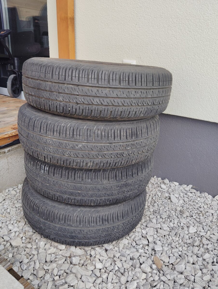 Pirelli letne 175/65 R14 na diskoch