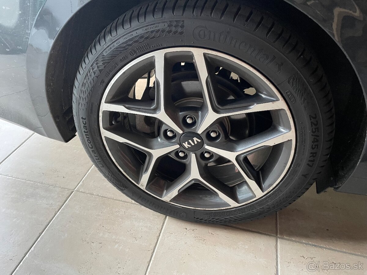 Continental UltraContact 225 / 45 R17