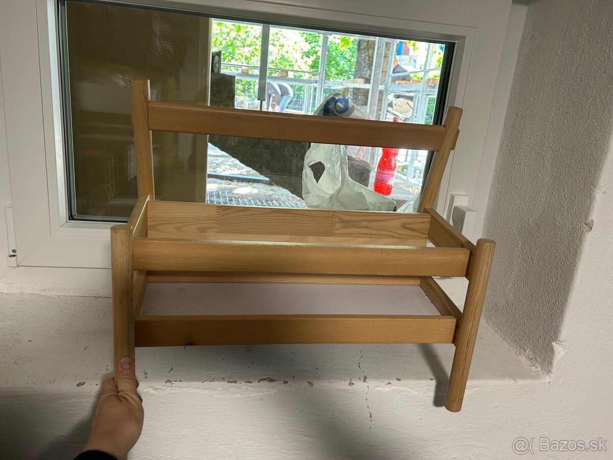 Ikea stojan na knihy