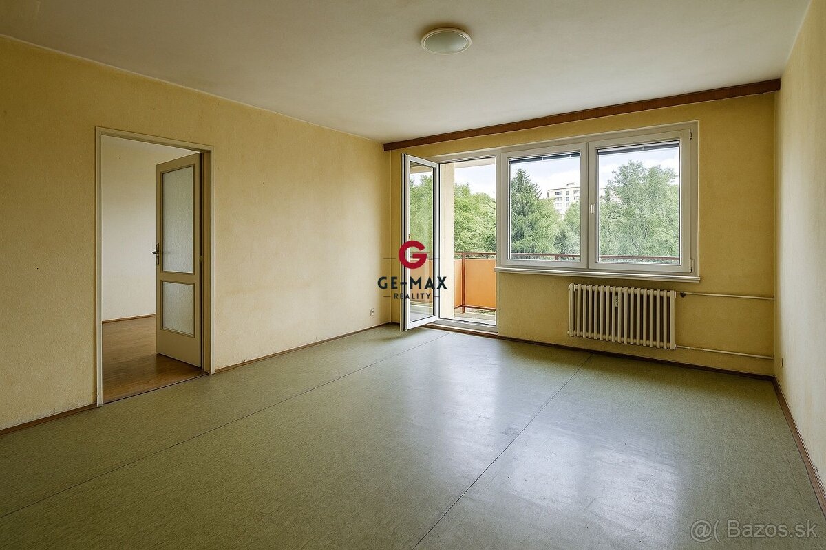 VEĽKÝ 2-IZBOVÝ BYT S BALKÓNOM – SÍDLISKO III, HUMENNÉ