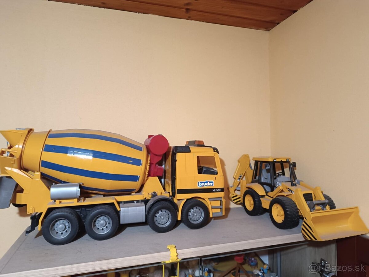 Bruder traktor nakladač