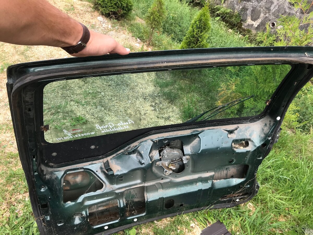 Nissa Terrano zadné dvere