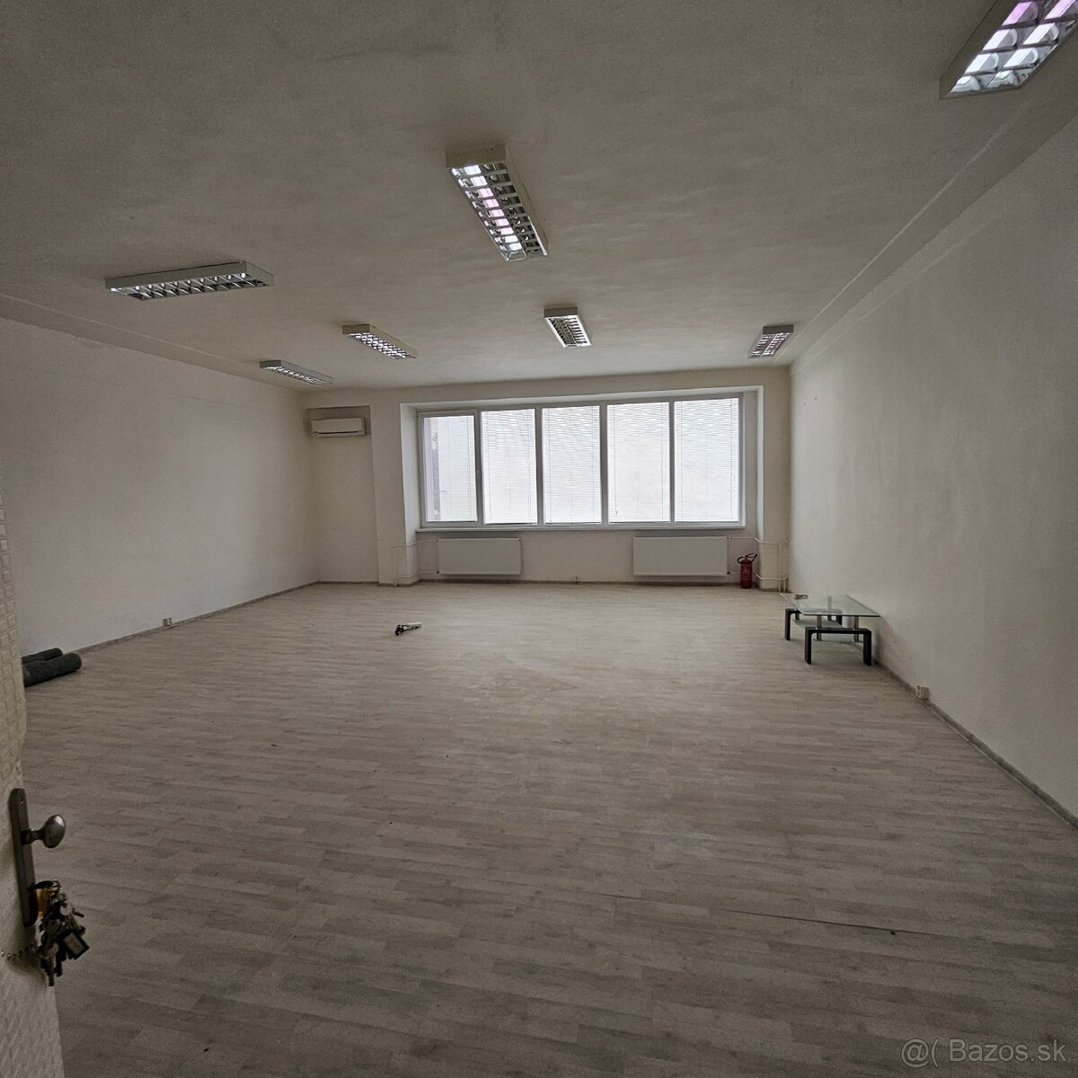 Kancelárske alebo obchodné priestory 70m2,Sečovce