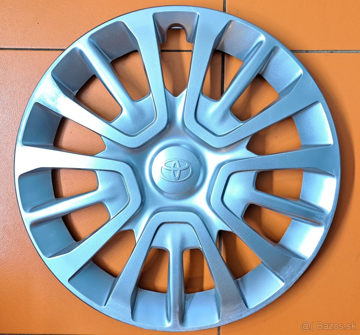 R17 PUKLICA TOYOTA PROACE