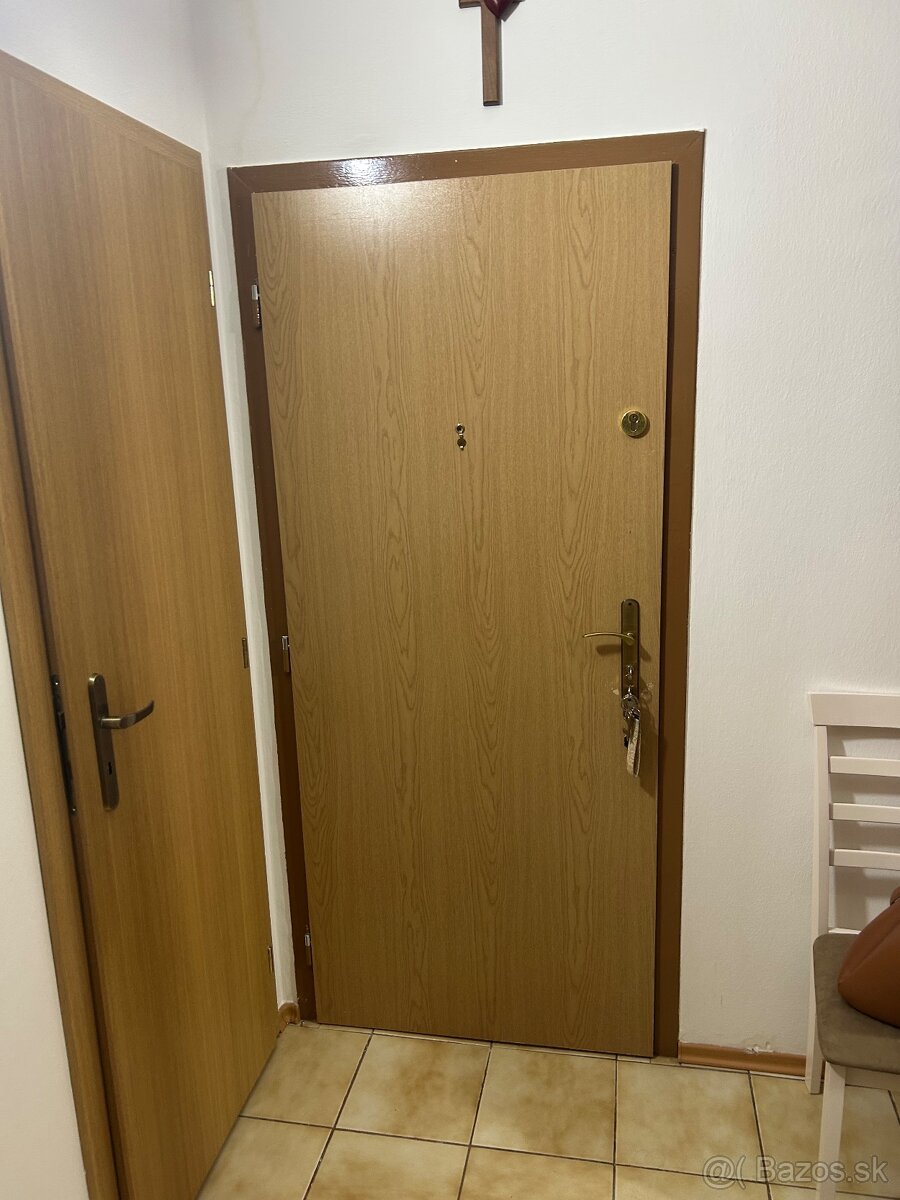 Drevené vchodové dvere