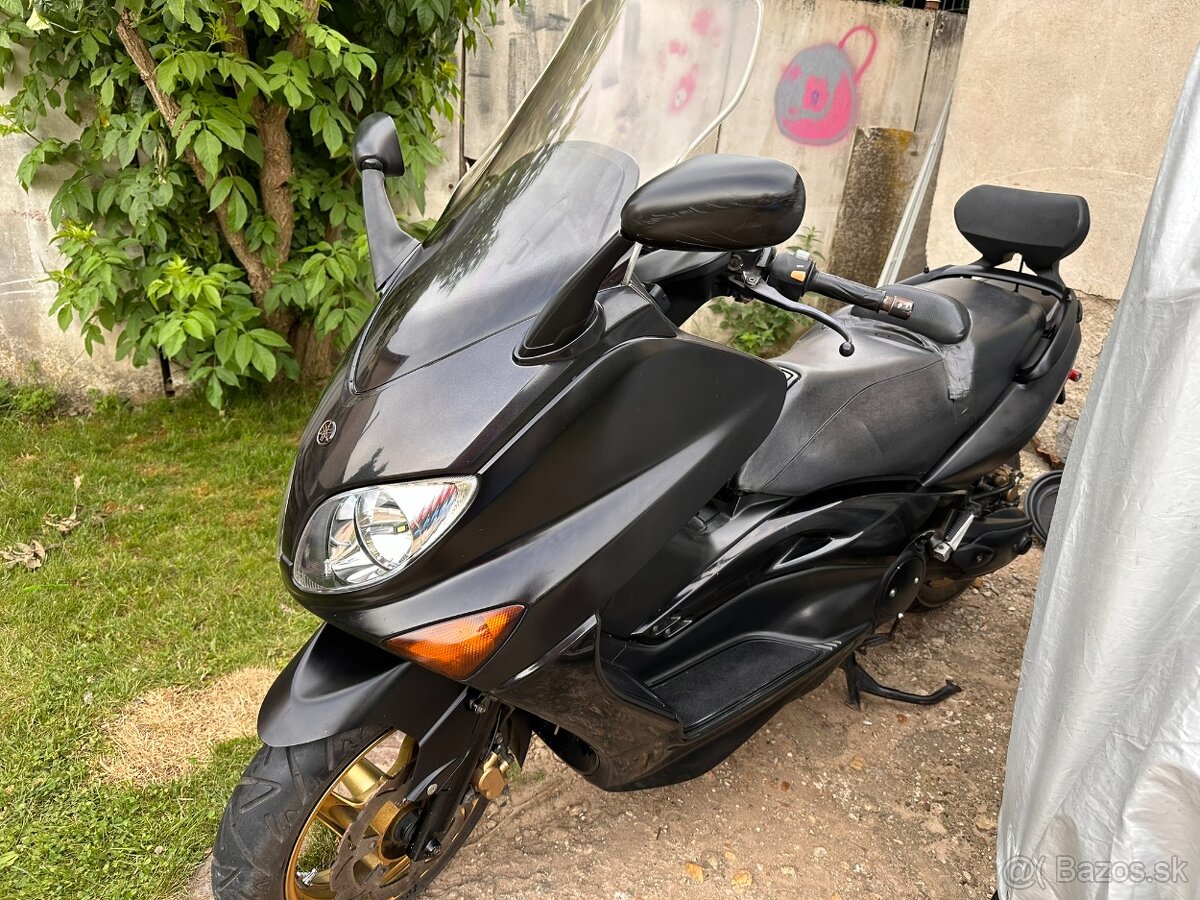 Yamaha Tmax r.v. 2001 - momentálne nepojazdná.