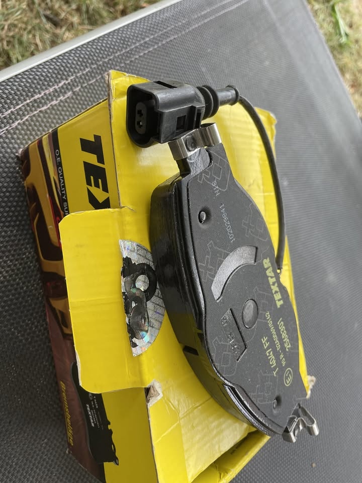 Brzdové doštičky/platničky TEXTAR 2568301 VW / AUDI / SEAT /