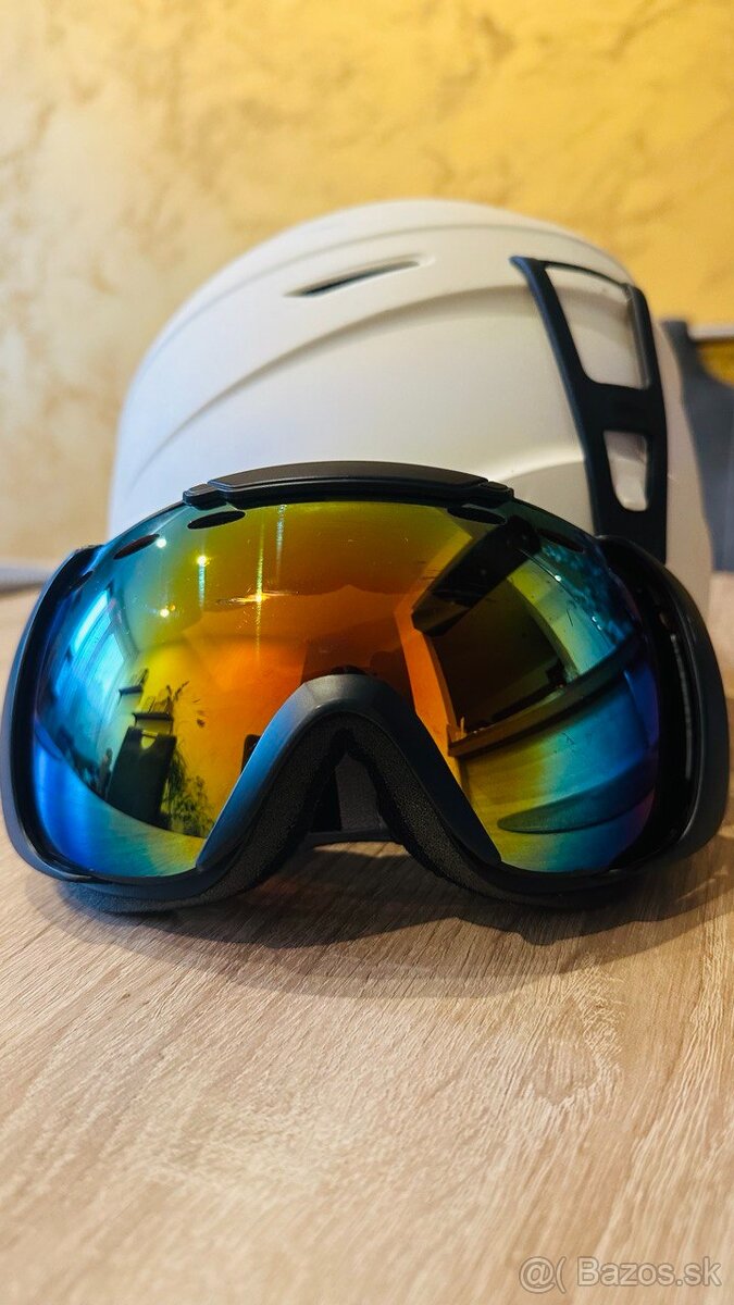 Prilba na snowboard/lyže + okuliare