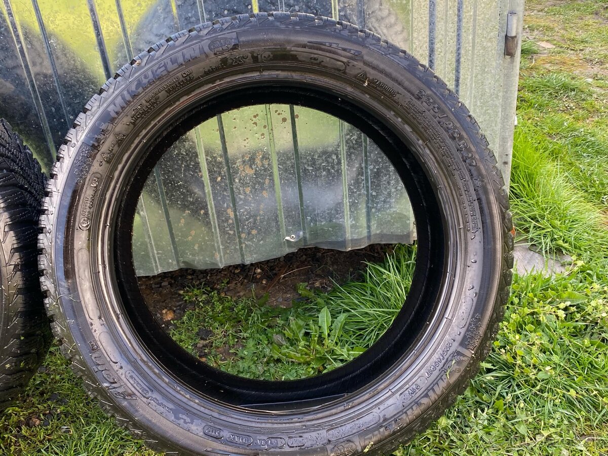 Mischelin 225/45/R17 zimne pneu.