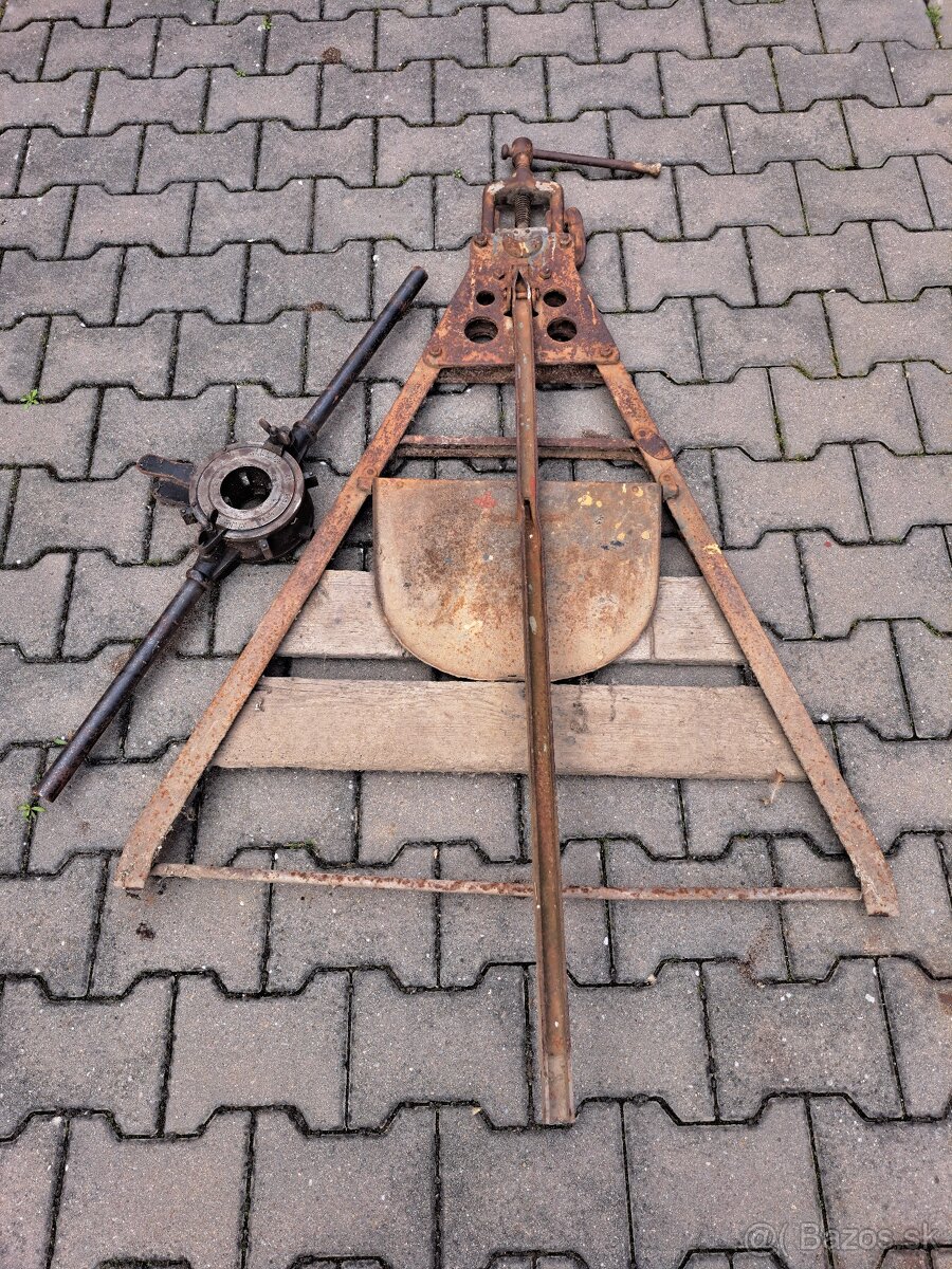 vodárenská závitnica, zverák