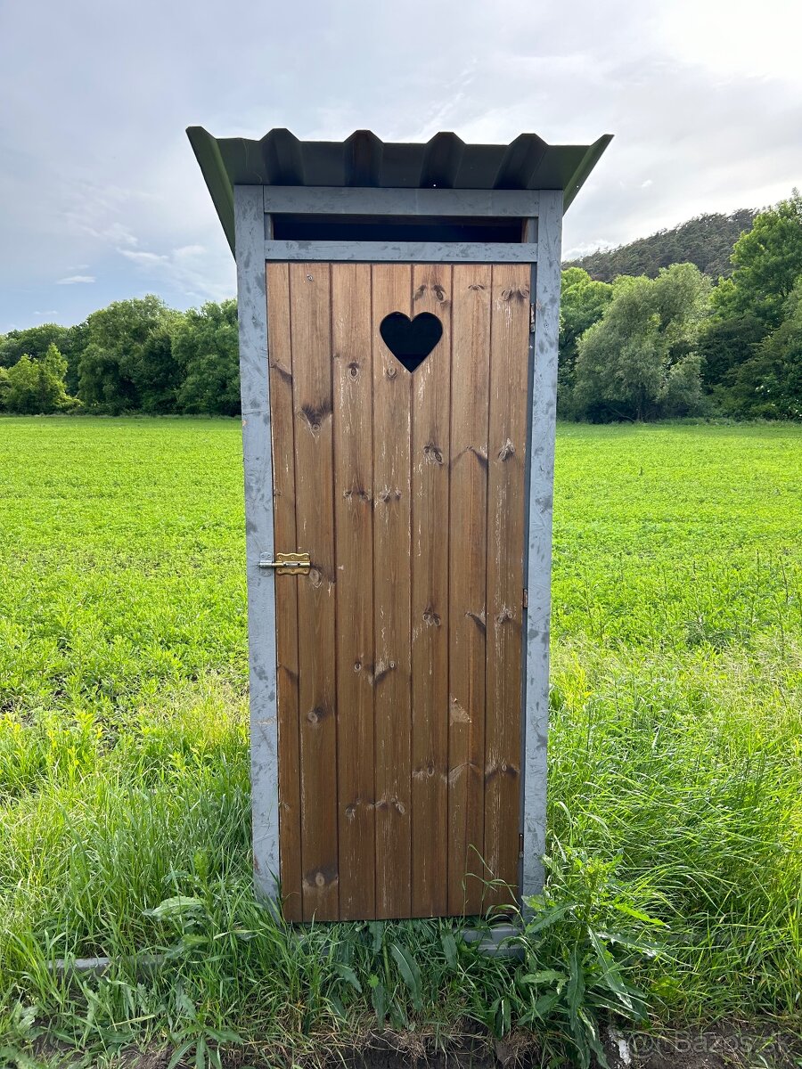 Latrínka