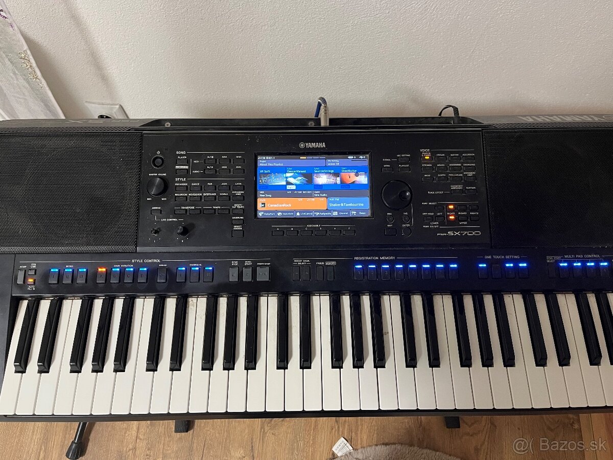 Yamaha psr SX700