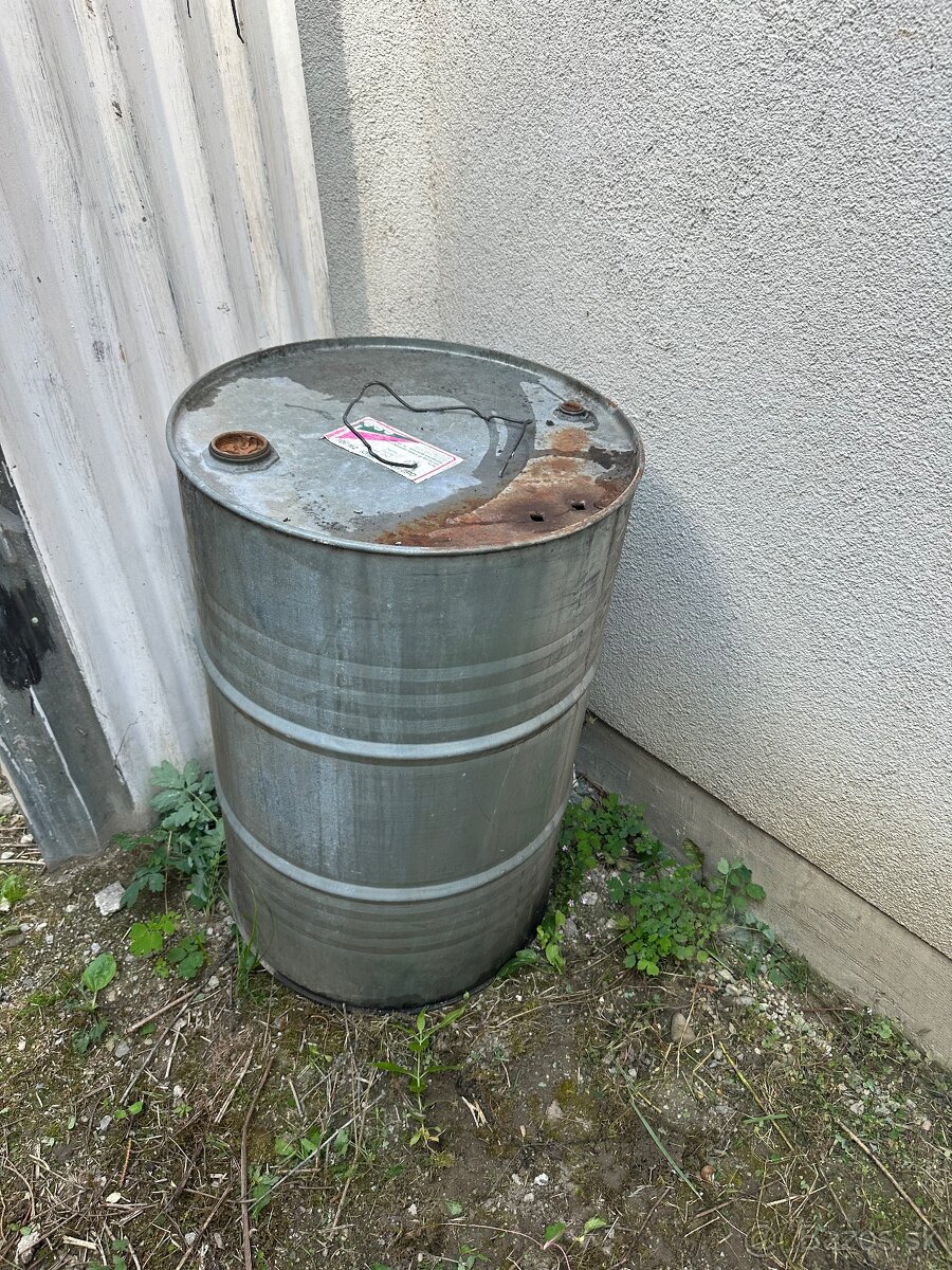 Predam 2x železný sud