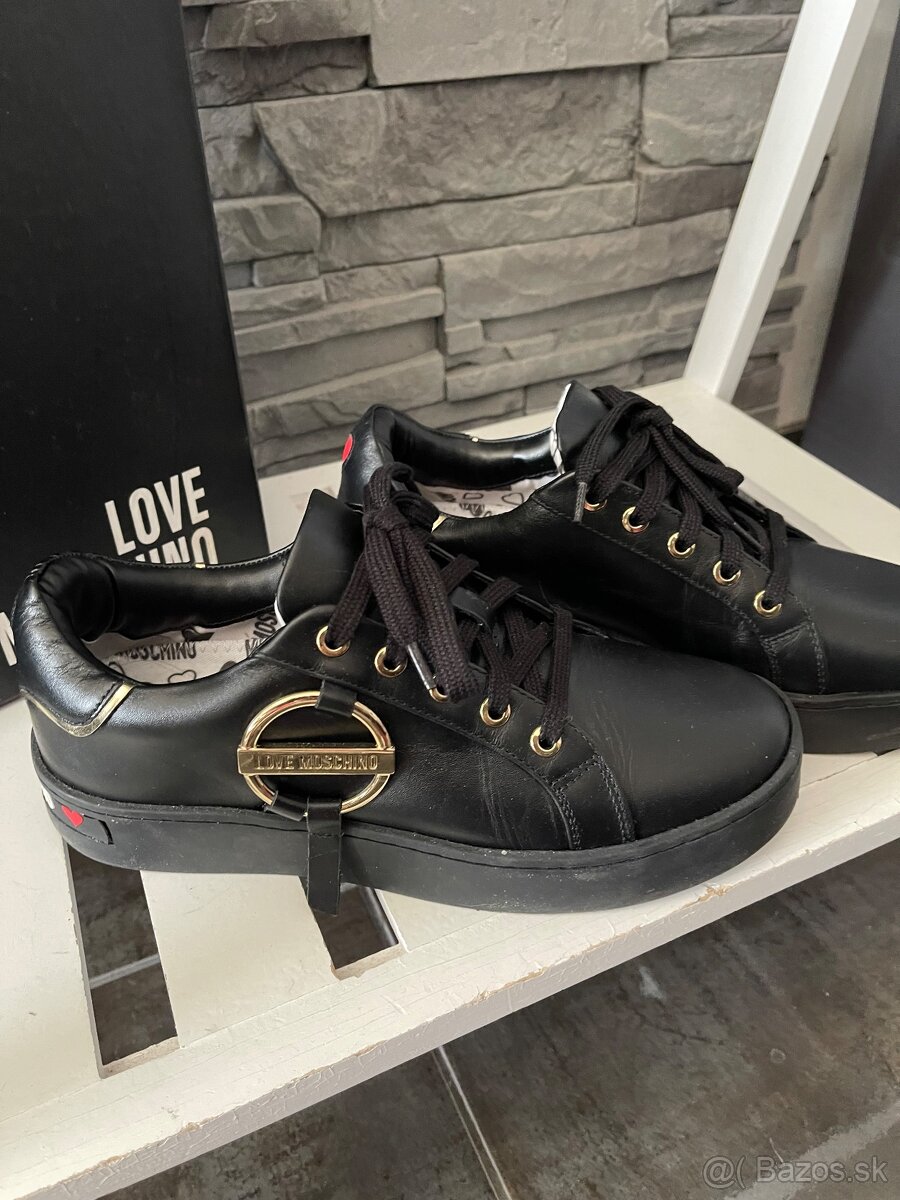 Moschino v.39