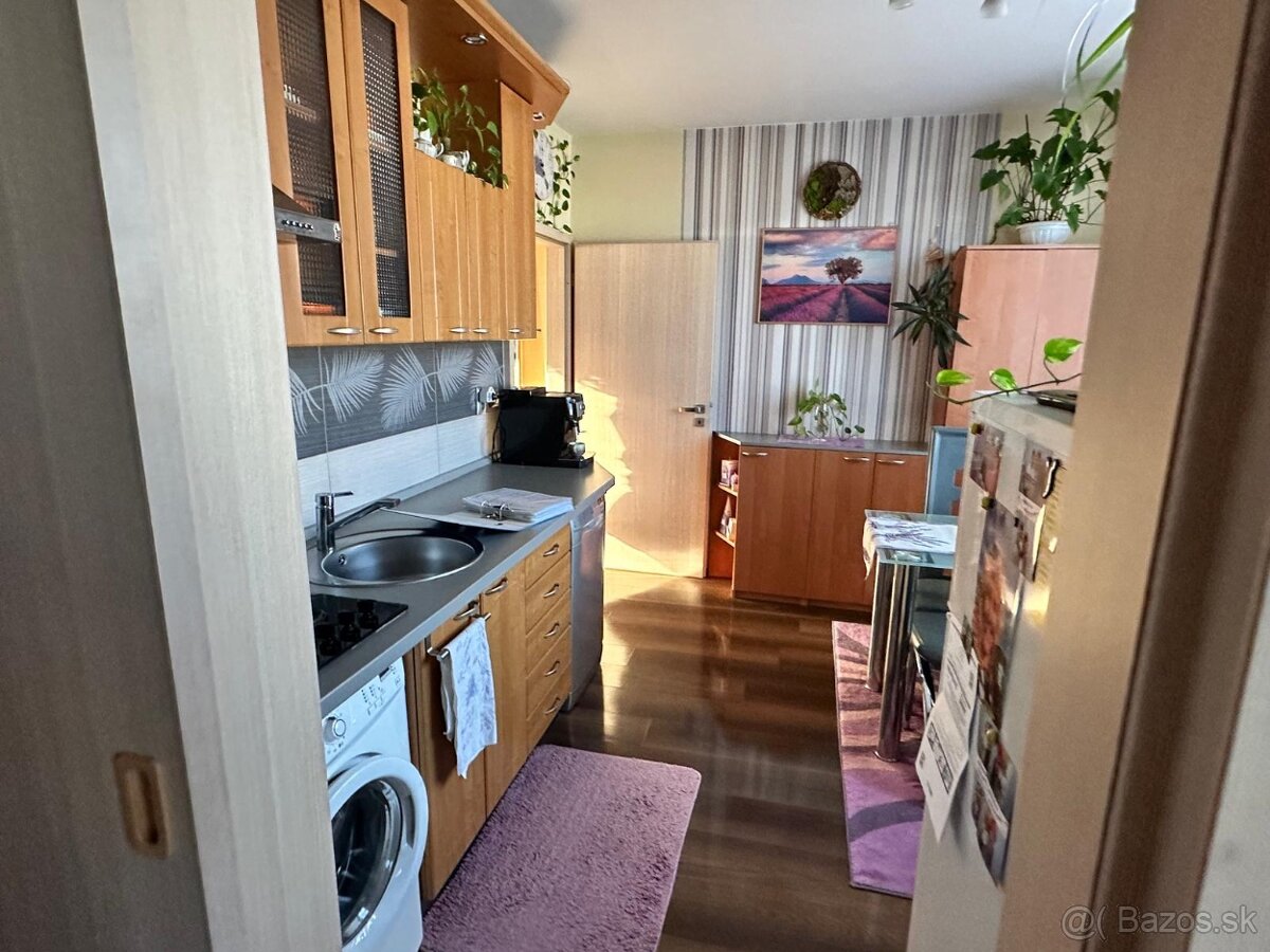 Na predaj 2,5 izb byt na chrenovej