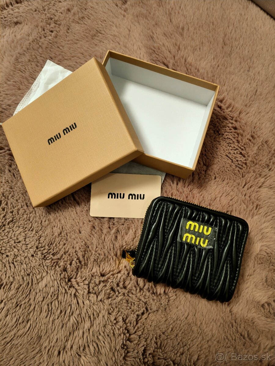 Elegantná čierna peňaženka Miu Miu – v darčekovej krabičke