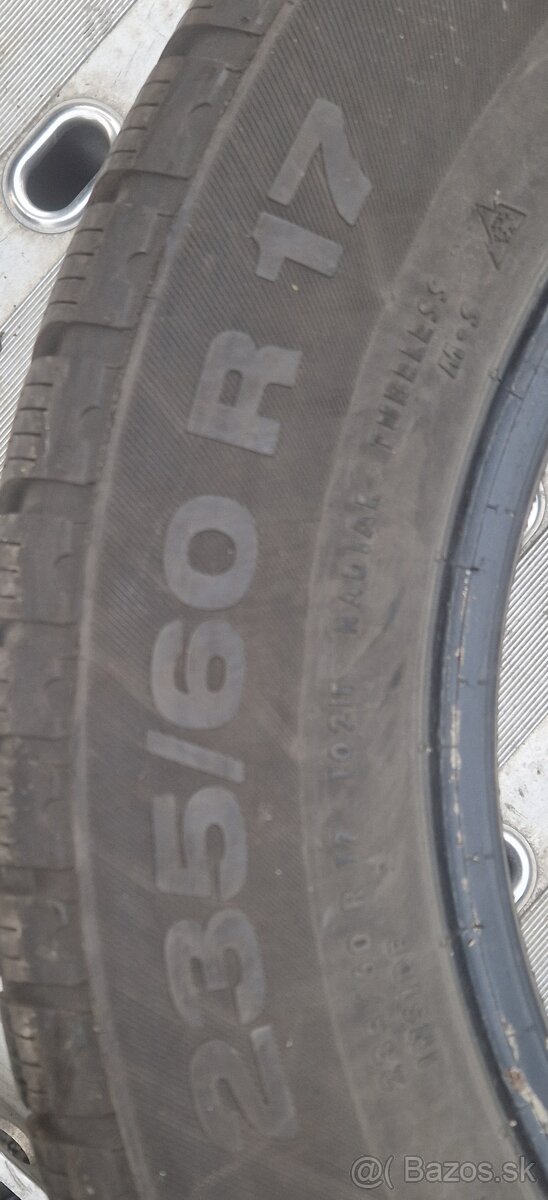 235/60R17