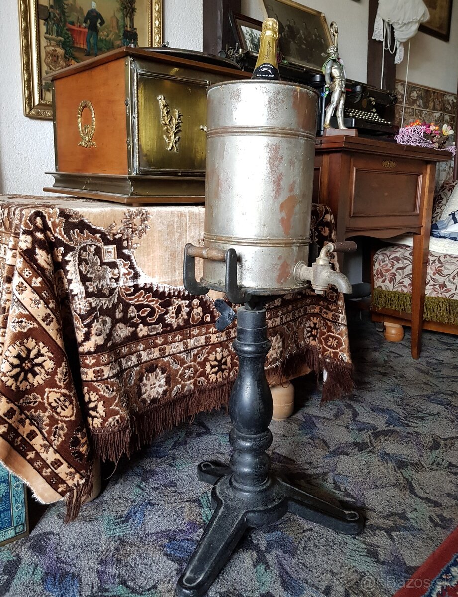 Starožitný chladič šampanského