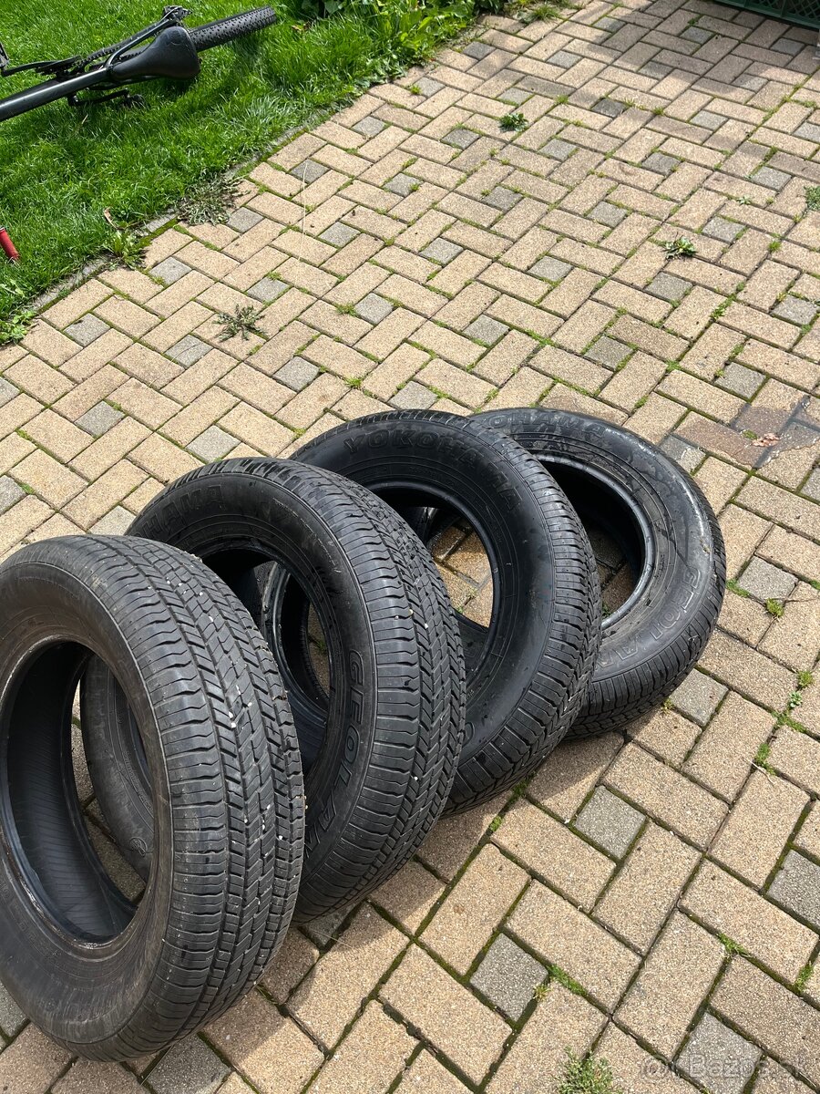 Yokohama Geolandar 215/70 r16