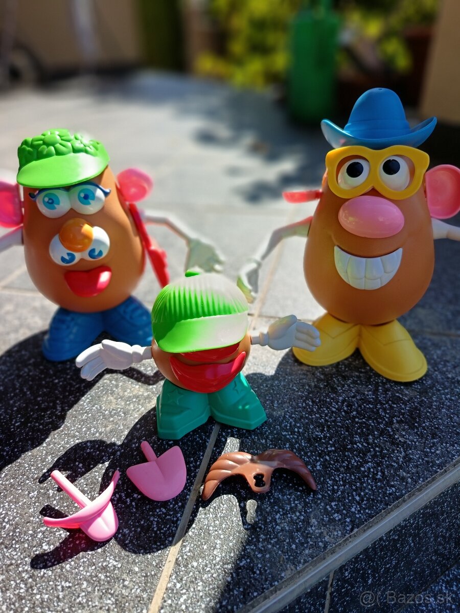 Predám hračky do piesku, autíčka,ruksak.