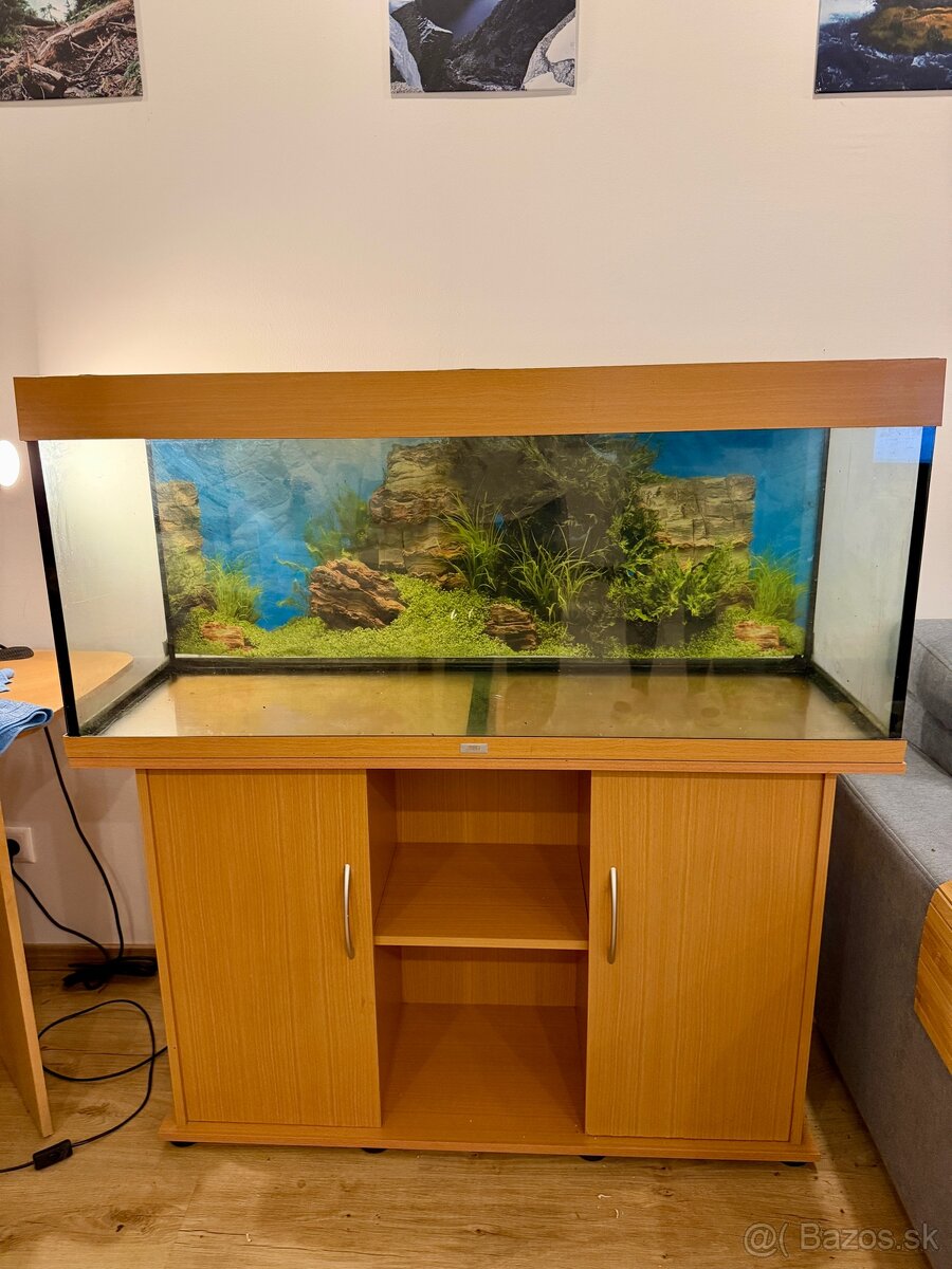 Predám akvárium JUWEL Rio 240