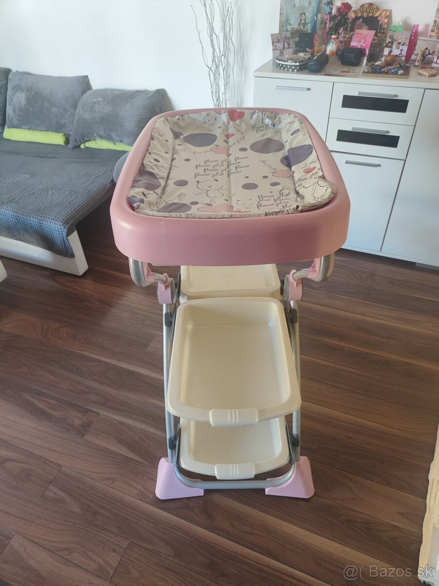 Prebalovaci pult s vaničkou