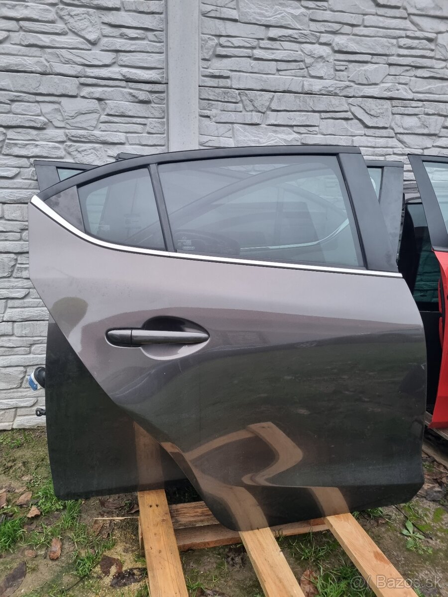 Dvere mazda 3