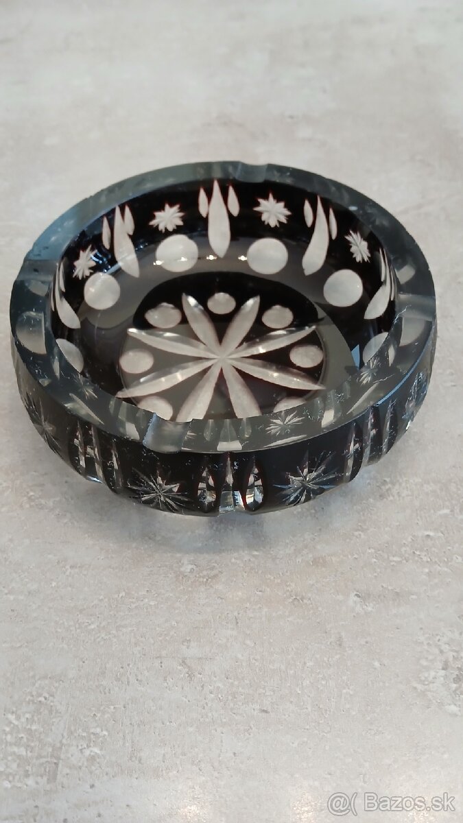 Krištáľový popolník