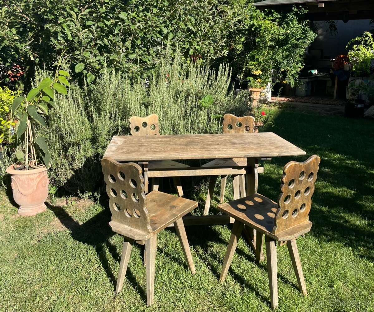 Ľudový stôl + 4 stoličky