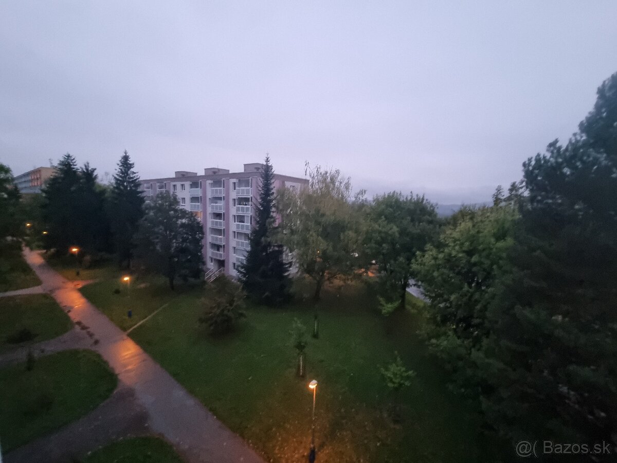 Predáme 4-izbový byt v Dubnici nad Váhom pri ABC