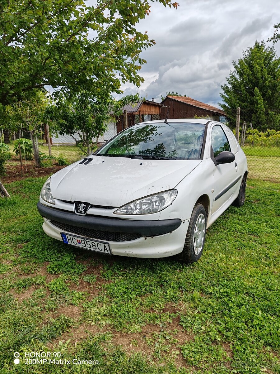 Peugeot 206 1.4 benzín 2005