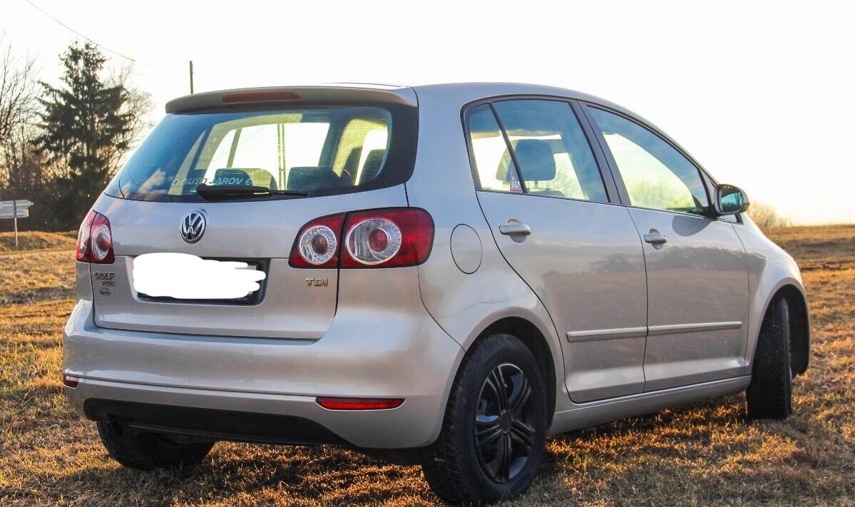 Predam golf 5 plus pilno pojazdne cena 1200€