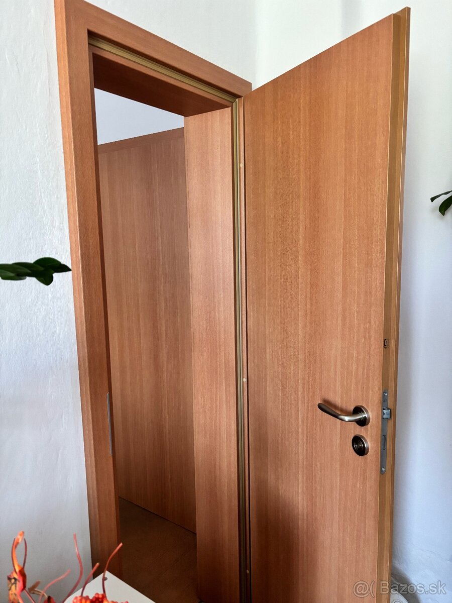 Interiérové dvere so zárubňou + obloženie